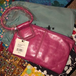 HOBO Sable wristlet in Begonia